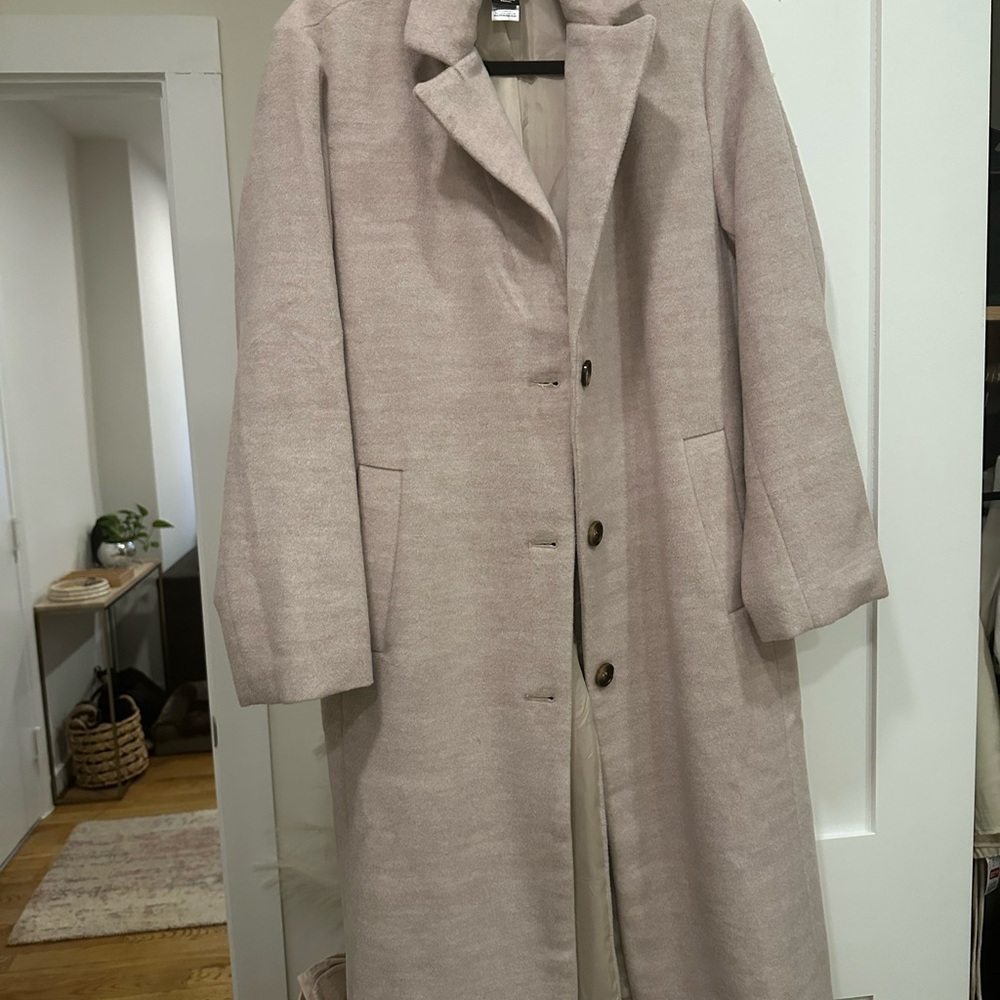 Elegant Women's Coat in Soft Pink